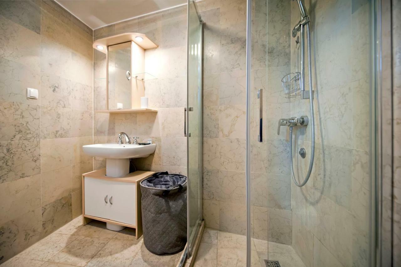 Studio Oscar IV With Terrace And Sea View Ровінь Екстер'єр фото