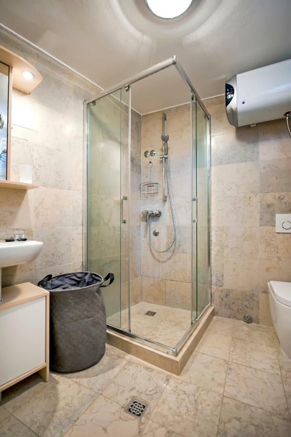 Studio Oscar IV With Terrace And Sea View Ровінь Екстер'єр фото