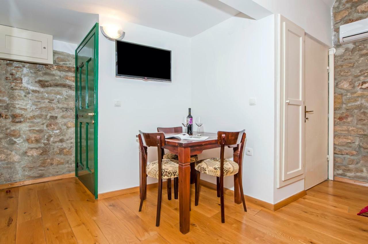 Studio Oscar IV With Terrace And Sea View Ровінь Екстер'єр фото